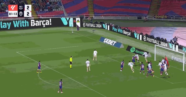 1714426730445033637.gif 3-2莱万.gif